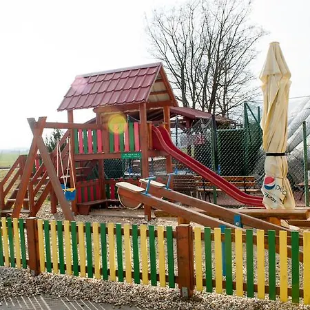 ľadoveň Skvelá Kuchyňa A Rodinná Atmosféra Martin