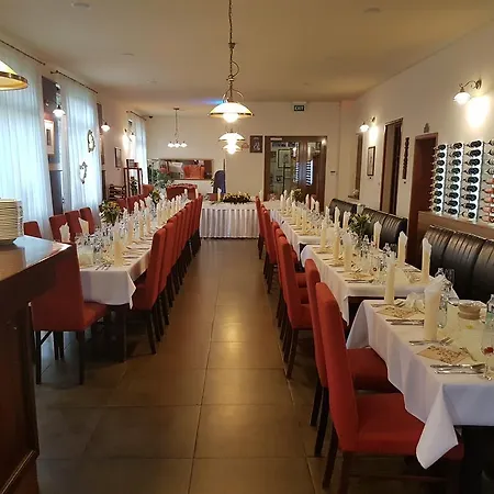 ľadoveň Skvelá Kuchyňa A Rodinná Atmosféra