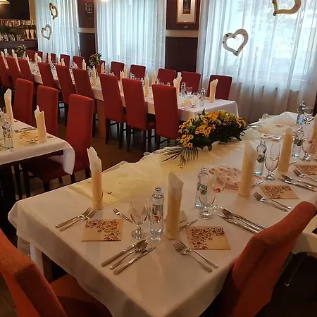 ľadoveň Skvelá Kuchyňa A Rodinná Atmosféra Martin